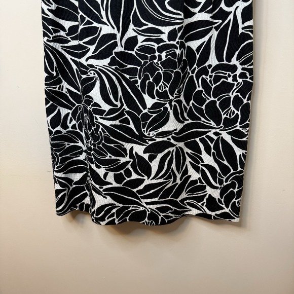 ✨Ann Taylor LOFT Black/White Floral Sleeveless Ruffled V Neck Midi Dress Sz 8 - Picture 8 of 14